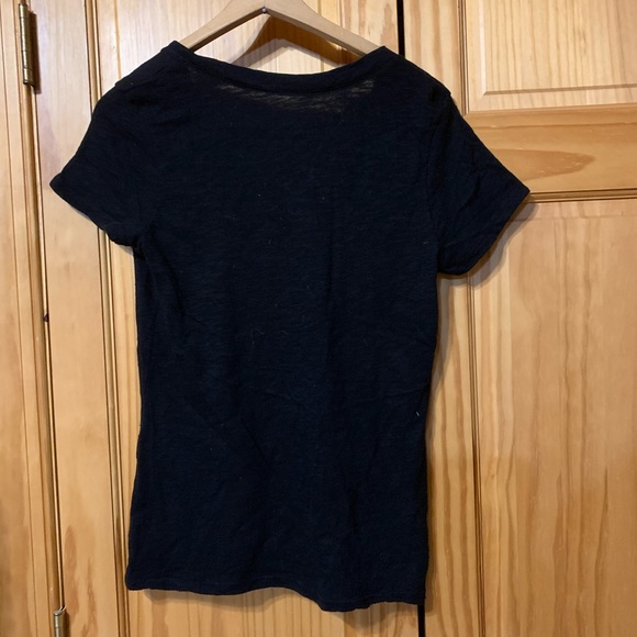 Old Navy - black v neck tee - size medium - Picture 2 of 3